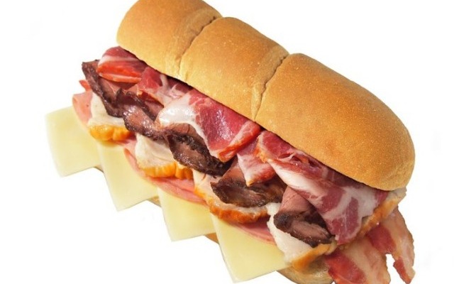 「肉のSUBWAY 表参道店」では、5種類の肉を一度に味わえる新商品「スペシャル肉サンド」も680円で期間限定販売。