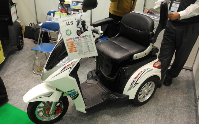 モービルジャパンの一人乗り用電気ミニカー『佐吉』