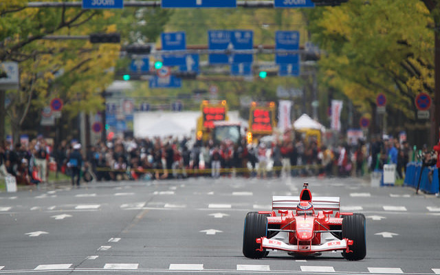 御堂筋で行われたF1デモラン