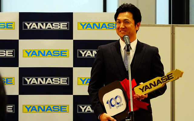 2015年ヤナセ・ジャイアンツMVP賞贈呈式に登壇した高橋由伸新監督（東京、12月3日）