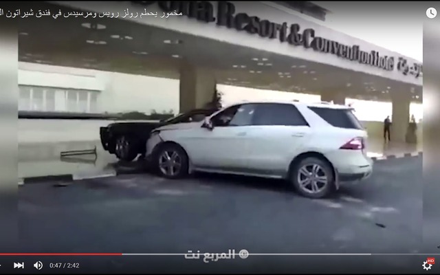 飲酒運転のドライバーの乗るメルセデスがロールスロイスに激突