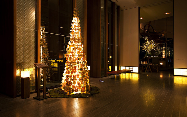 アンダーズ 東京にマリアンヌ・ゲリーによるクリスマスツリーが登場
