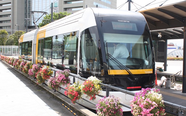 富山ライトレール富山港線の富山駅北停留場。富山駅在来線ホームの高架化に伴い、在来線の高架下に乗り入れる計画が国交相に認定された。