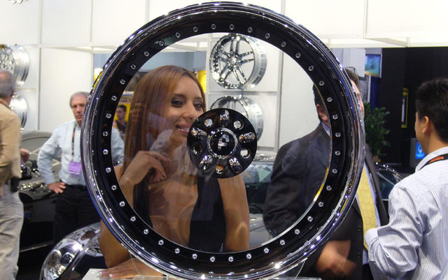 【SEMA06】透明なホイール!?