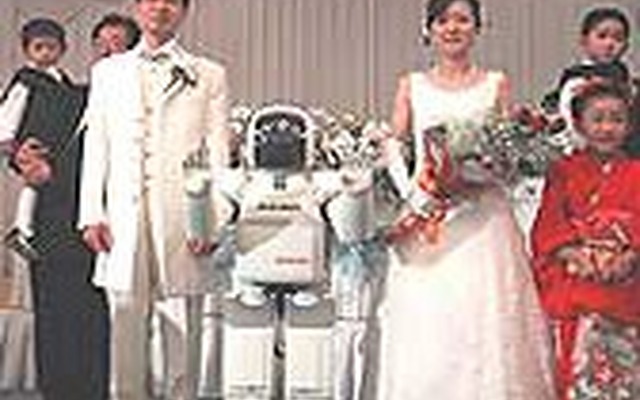 ホンダ『ASIMO』が結婚披露宴のスペシャルゲストとして登場