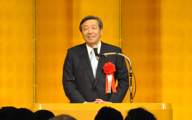 自動車工業団体新春賀詞交歓会のあいさつに立つ林幹雄経産相（5日・品川区）