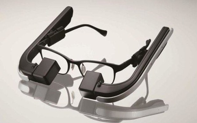 メガネスーパーが“メガネ型”ウェアラブル端末「b.g.」を発表…眼への負担を考慮した設計