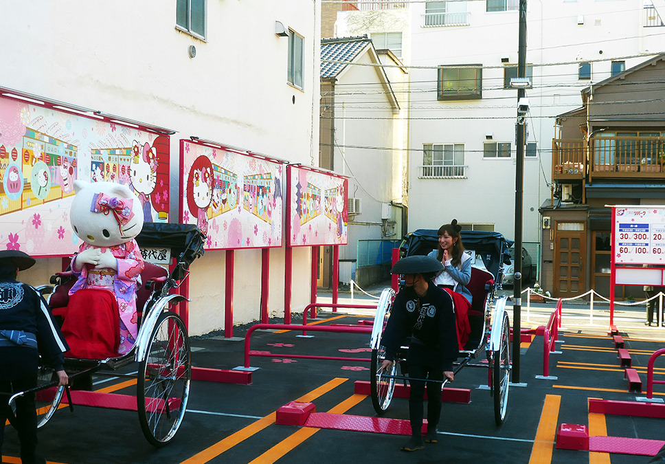 国内初 キティちゃん駐車場 に辻希美が一番乗り テーマパークに行くような気分 レスポンス Response Jp 国内初 キティちゃん駐車場 に辻希美が一番乗り テーマパークに行くような気分 レスポンス Response Jp