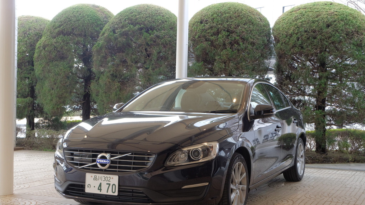 ボルボ S60 T3 試乗 小排気量エンジンのハンデを感じる機会は少ないが 価格は 井元康一郎 レスポンス Response Jp ボルボ S60 T3 試乗 小排気量エンジンのハンデを感じる機会は少ないが 価格は 井元康一郎 レスポンス Response Jp