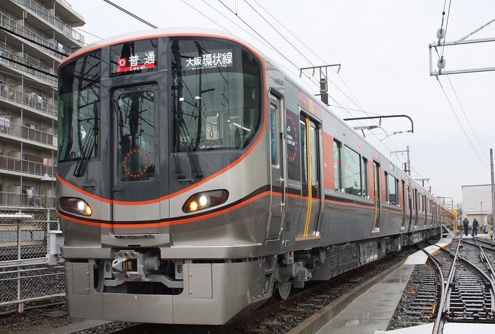 Jr西日本 大阪環状線の新型電車 323系 公開 斜めの発想 とり入れ レスポンス Response Jp