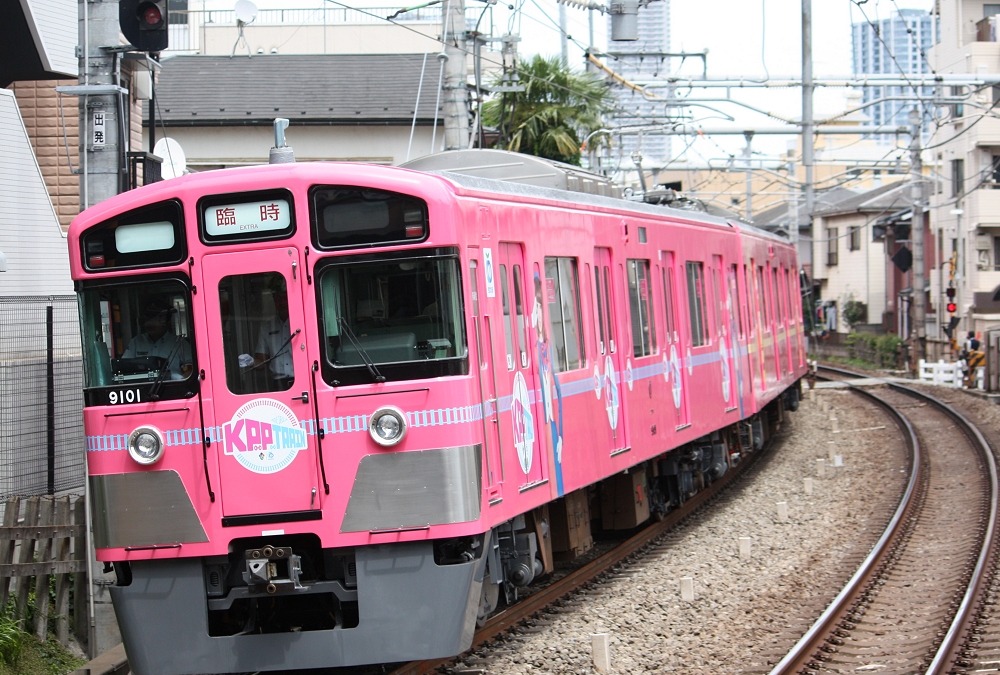 西武きゃりーぱみゅぱみゅ電車 新宿線でも運転 レスポンス Response Jp