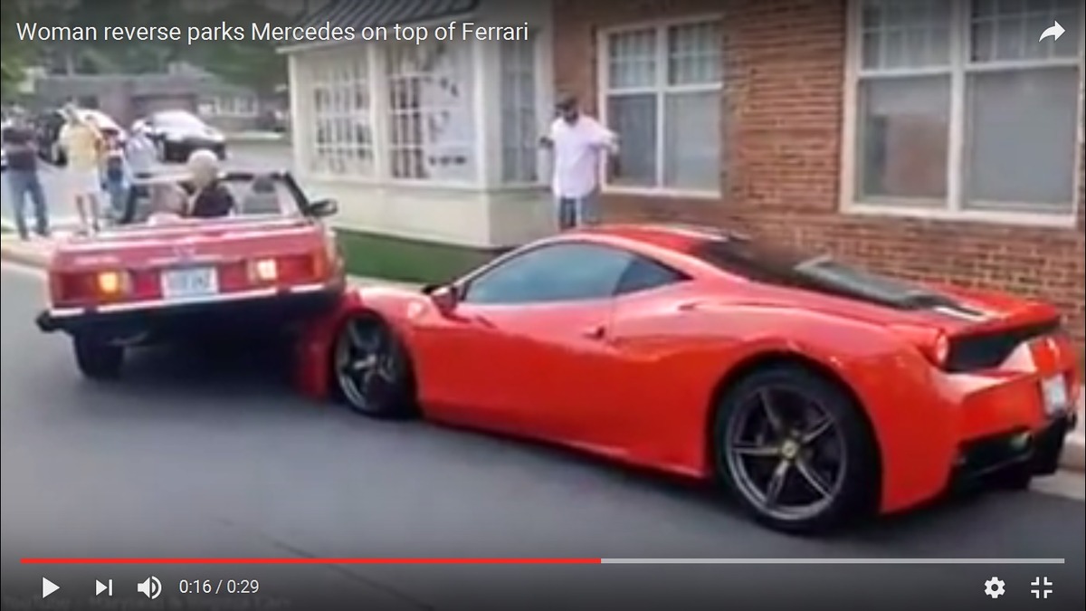 メルセデス 縦列駐車に失敗 フェラーリに乗り上げる 動画 レスポンス Response Jp メルセデス 縦列駐車に失敗 フェラーリに乗り上げる 動画 レスポンス Response Jp