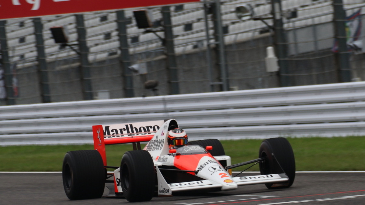F1 日本gp 往年のf1マシン2台が鈴鹿サーキットを疾走 バンドーンも感激 すごく光栄 レスポンス Response Jp