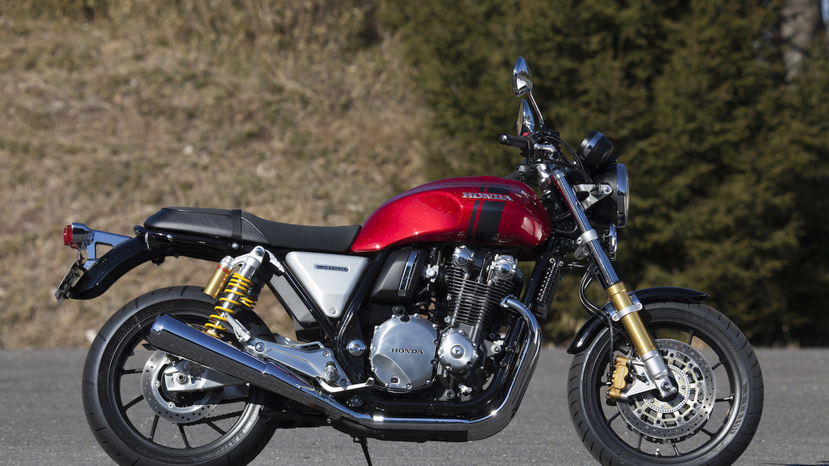 ホンダ Cb1100 新型 触ってみたくなる ハダ のような塗装面 やわらかさ 暖かさを感じる レスポンス Response Jp ホンダ Cb1100 新型 触ってみたくなる ハダ のような塗装面 やわらかさ 暖かさを感じる レスポンス Response Jp