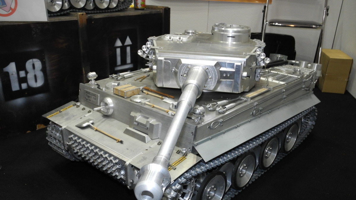 ギフトショー17 1 6スケールのラジコン戦車が登場 オールメタルで重量150kg ヘンロンジャパン レスポンス Response Jp ギフトショー17 1 6スケールのラジコン戦車が登場 オールメタルで重量150kg ヘンロンジャパン レスポンス Response Jp