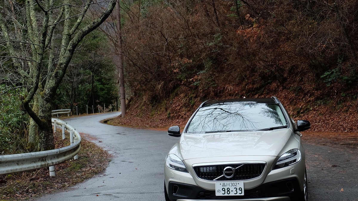 ボルボ V40クロスカントリー 3600km試乗 前編 セグメント最高峰の 疲れないクルマ 井元康一郎 レスポンス Response Jp