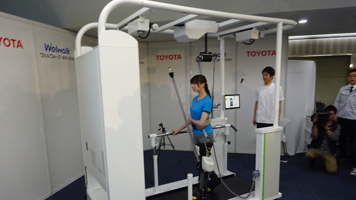 池原照雄の単眼複眼 トヨタ ロボット群で少子高齢化と闘う リハビリ支援タイプを完成 レスポンス Response Jp 池原照雄の単眼複眼 トヨタ ロボット群で少子高齢化と闘う リハビリ支援タイプを完成 レスポンス Response Jp