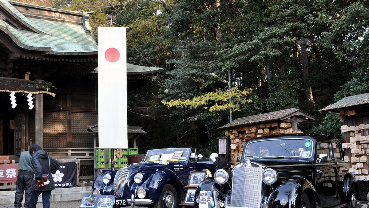 戦前から昭和のクラシックカーが神社に集結 谷保天満宮旧車祭17開催 レスポンス Response Jp