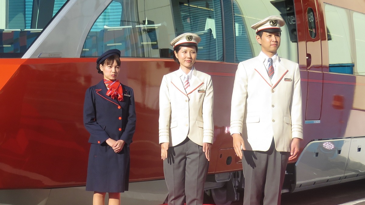 全てのロマンスカーに専用制服 小田急電鉄 18年3月から使用開始 レスポンス Response Jp