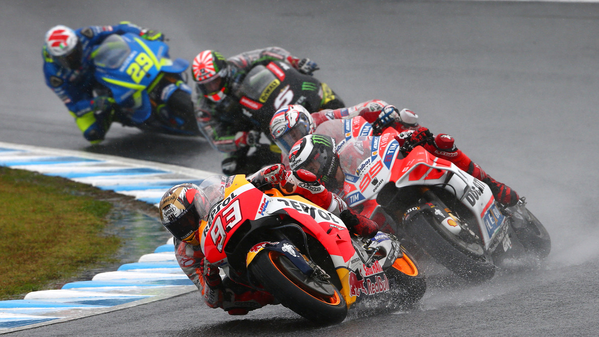 バイク芸人 福田充徳と竹若元博も大興奮 ツインリンクもてぎ観戦スタイルが大進化 Motogp 日本gp レスポンス Response Jp バイク芸人 福田充徳と竹若元博も大興奮 ツインリンクもてぎ観戦スタイルが大進化 Motogp 日本gp レスポンス Response Jp