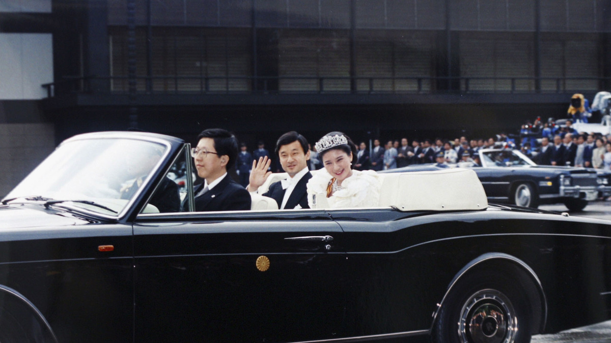 国産のオープンカーで新天皇パレードへ 旧式ロールスロイス走行不能で 新聞ウォッチ レスポンス Response Jp 国産のオープンカーで新天皇パレードへ 旧式ロールスロイス走行不能で 新聞ウォッチ レスポンス Response Jp