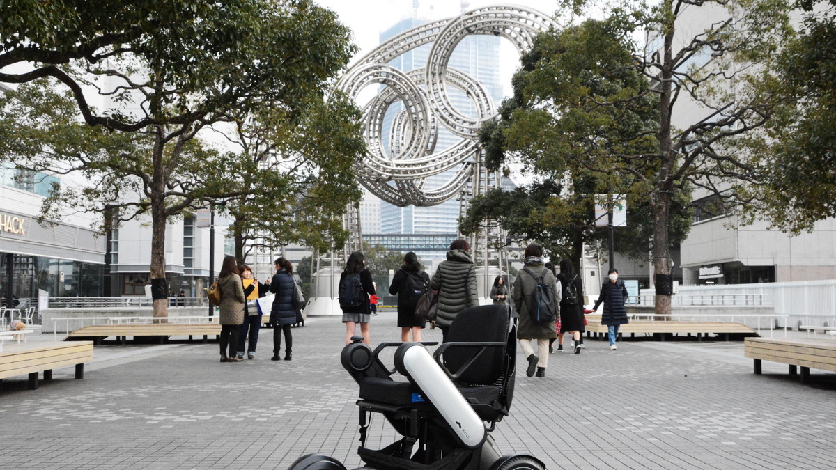 電動車いす Whill で横浜を回遊 シェアリング実証実験 未来モビリティショーケース レスポンス Response Jp 電動車いす Whill で横浜を回遊 シェアリング実証実験 未来モビリティショーケース レスポンス Response Jp