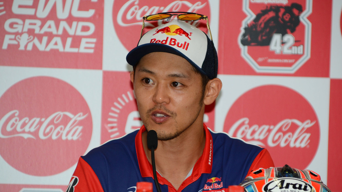 鈴鹿8耐 力走見せたホンダファクトリー高橋巧 攻めた4スティントだった レスポンス Response Jp 鈴鹿8耐 力走見せたホンダファクトリー高橋巧 攻めた4スティントだった レスポンス Response Jp