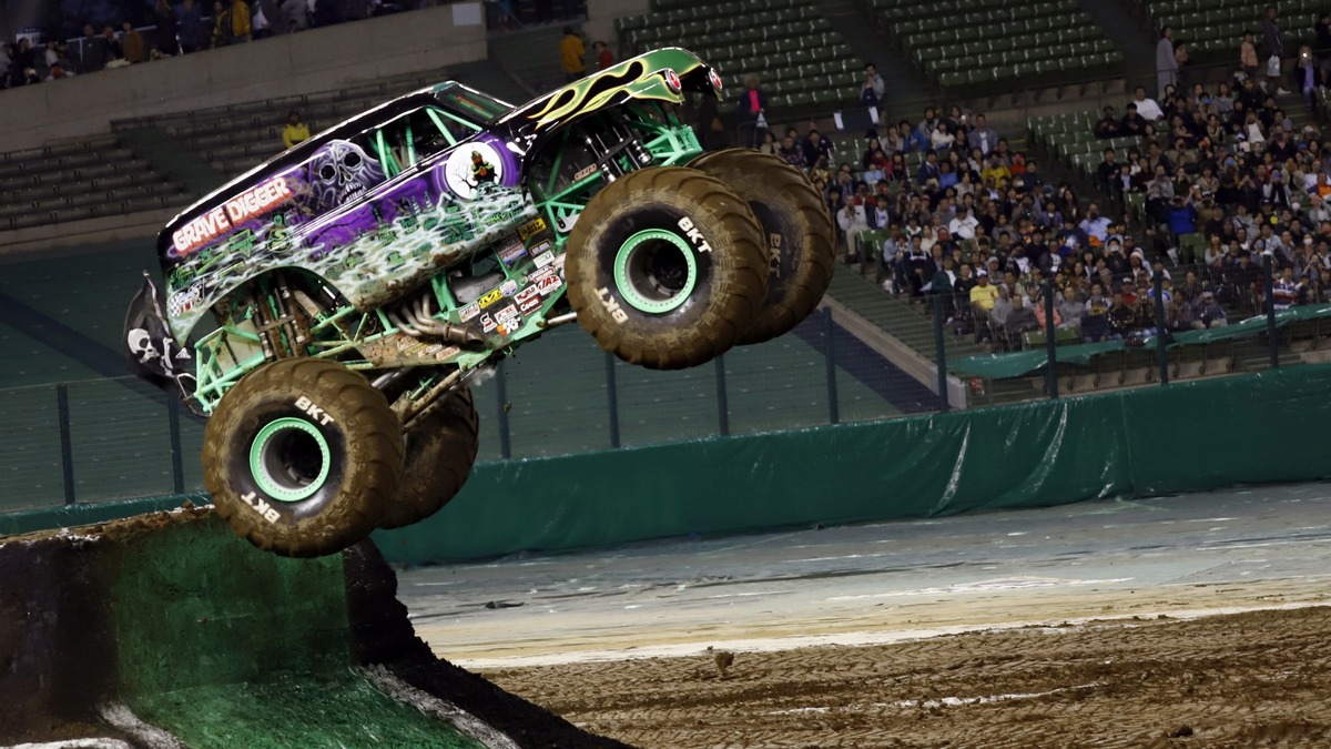 重さ5トン 1500馬力のモンスター級トラックが宙を舞う Monster Jam 19 In Japan レスポンス Response Jp 重さ5トン 1500馬力のモンスター級トラックが宙を舞う Monster Jam 19 In Japan レスポンス Response Jp