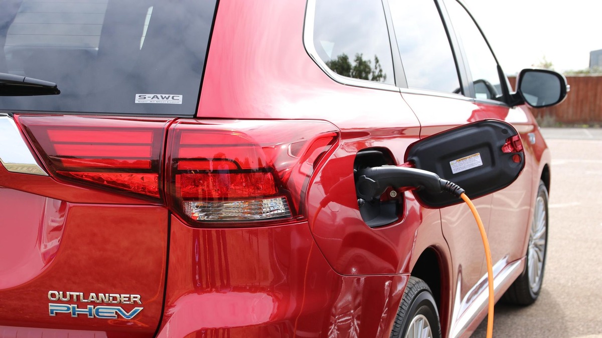三菱 アウトランダーphev 2年間1万6000km分の充電料金を支援 英国 レスポンス Response Jp 三菱 アウトランダーphev 2年間1万6000km分の充電料金を支援 英国 レスポンス Response Jp