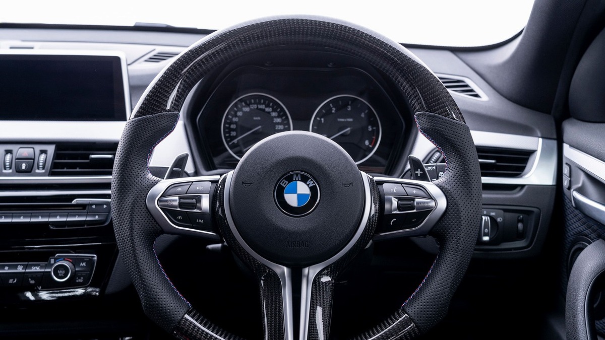 Bmw用カスタムステアリング 新ブランド ファスピエルト がリリース レスポンス Response Jp