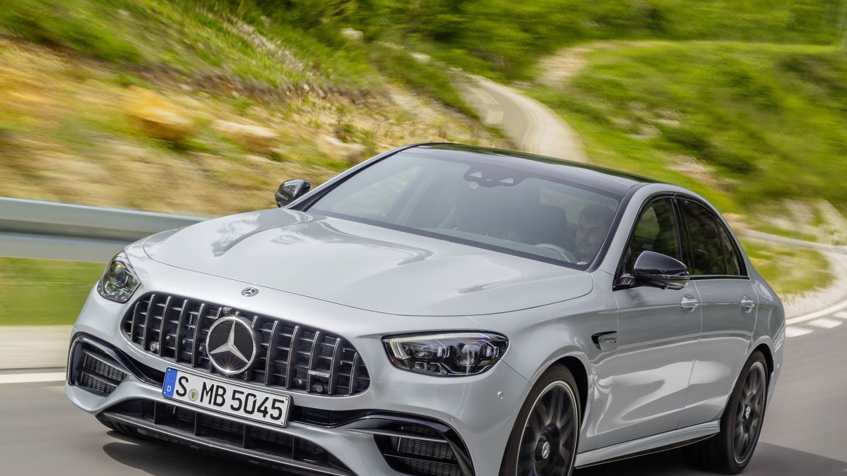 メルセデスベンツ Eクラスセダン に最強の Amg 63 改良新型は612馬力ツインターボ 欧州発表 レスポンス Response Jp メルセデスベンツ Eクラスセダン に最強の Amg 63 改良新型は612馬力ツインターボ 欧州発表 レスポンス Response Jp