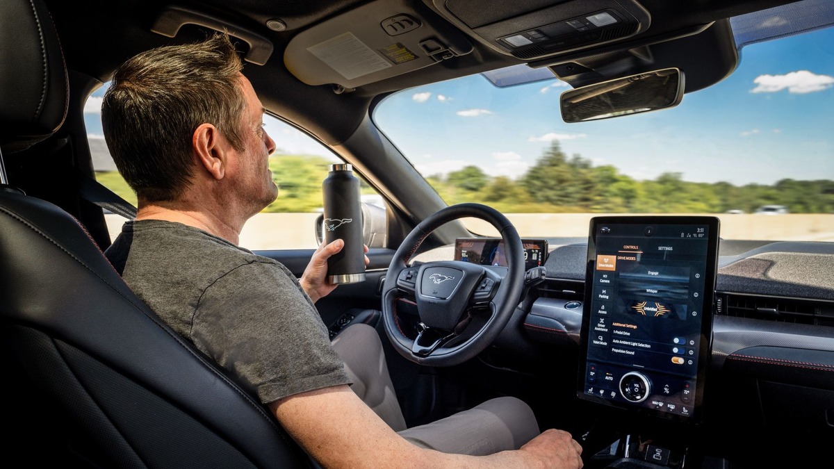 フォード マスタング Ev 高速道路でハンズフリー走行が可能に 前方を注視しないと自動減速 レスポンス Response Jp