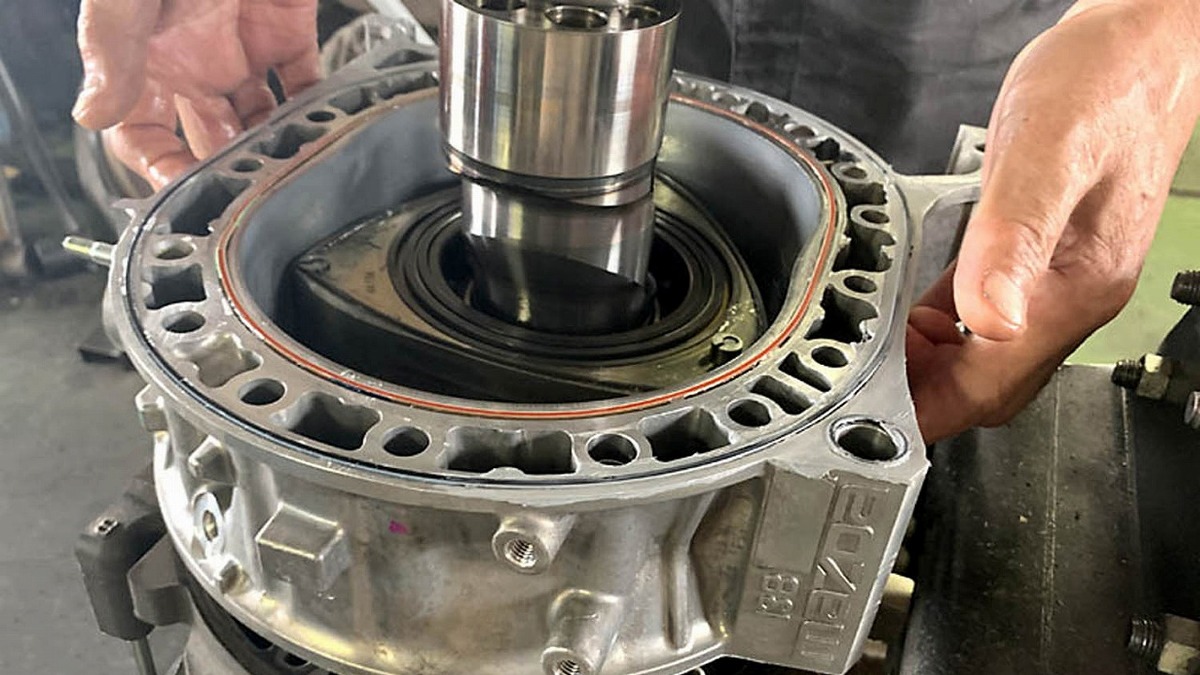 職人が組み上げる高精度の リビルト ロータリーエンジン発売 Rx 7用は価格万8000円 レスポンス Response Jp 職人が組み上げる高精度の リビルト ロータリーエンジン発売 Rx 7用は価格万8000円 レスポンス Response Jp