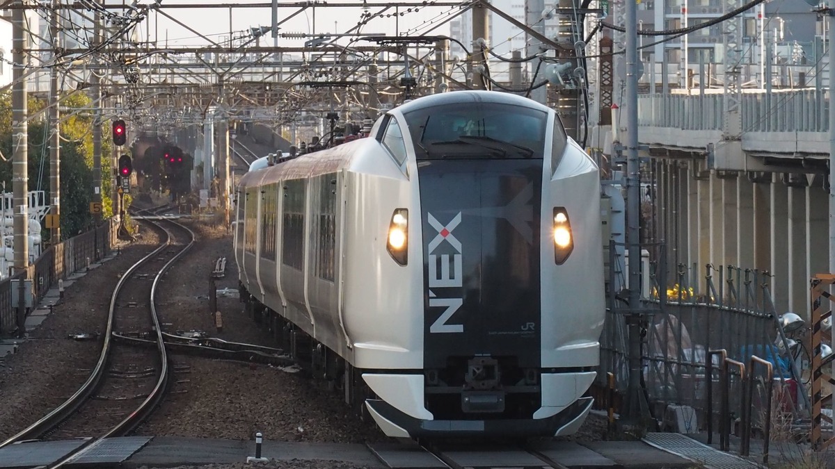 ホームに止めた特急電車でシェアオフィス 成田エクスプレス を両国駅3番線に据え付け 11月27 28日に実証実験 レスポンス Response Jp ホームに止めた特急電車でシェアオフィス 成田エクスプレス を両国駅3番線に据え付け 11月27 28日に実証実験 レスポンス Response Jp