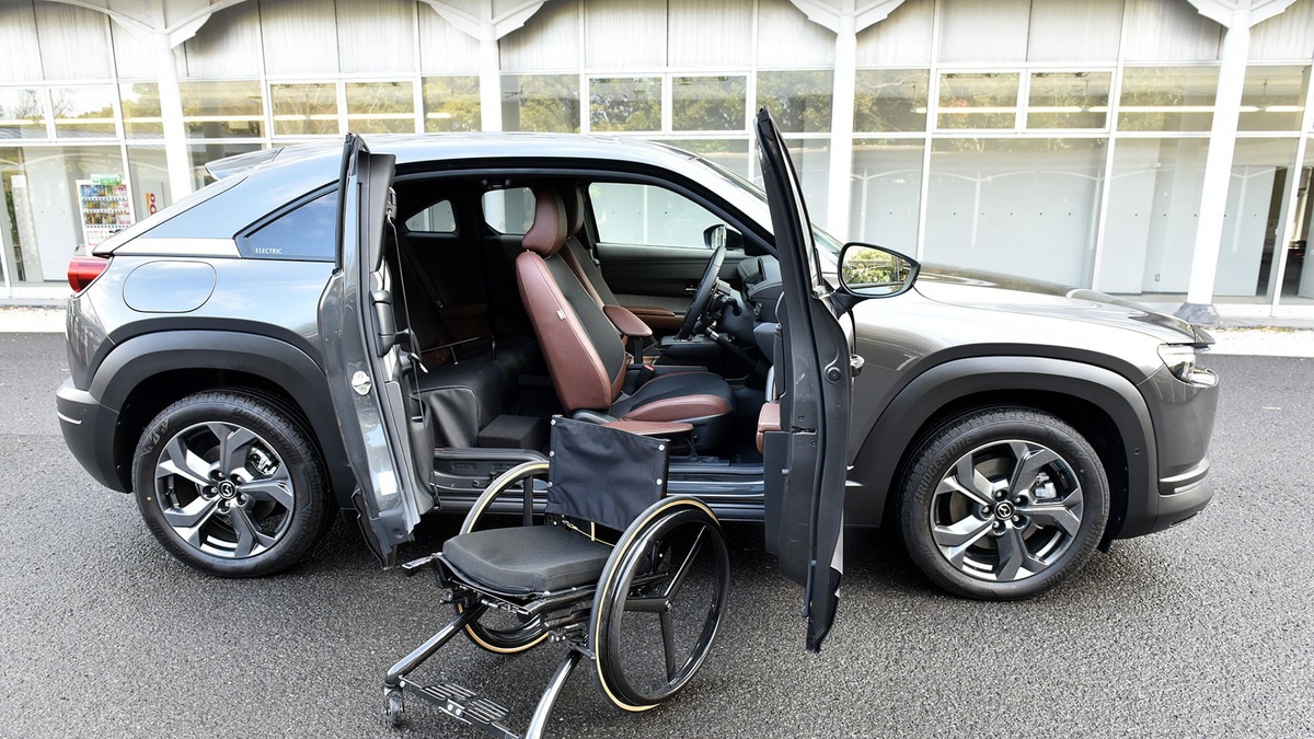 マツダ Mx 30 Ev 車いすの積み込みや運転のしやすさを考えた自操車 Self Empowerment Driving Vehicle レスポンス Response Jp マツダ Mx 30 Ev 車いすの積み込みや運転のしやすさを考えた自操車 Self Empowerment Driving Vehicle レスポンス Response Jp