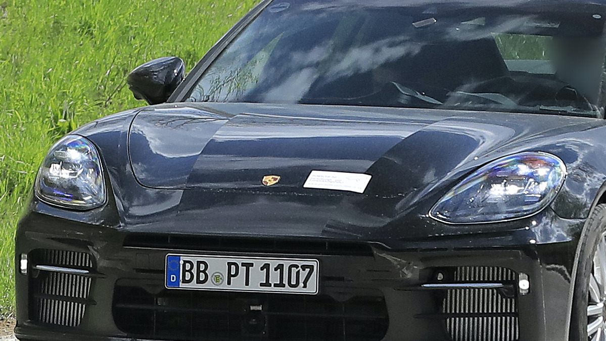 ナンバー上部にインテーク 顔が違う ポルシェ パナメーラ 謎のプロト車両の正体は レスポンス Response Jp