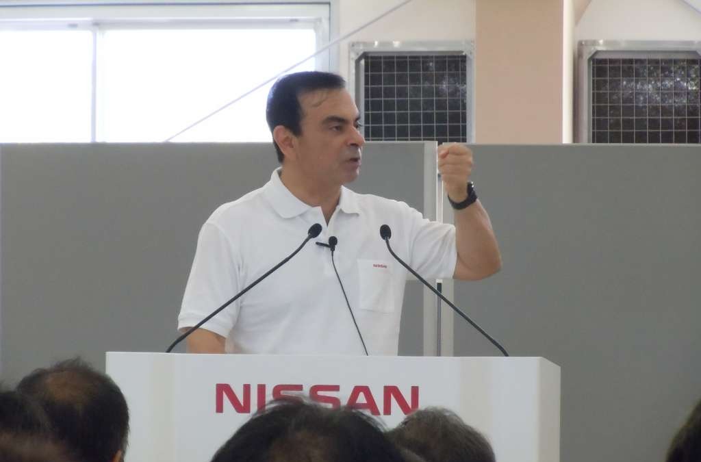日産ゴーン社長 本牧専用埠頭を視察 土曜出勤の従業員を激励 レスポンス Response Jp 日産ゴーン社長 本牧専用埠頭を視察 土曜出勤の従業員を激励 レスポンス Response Jp