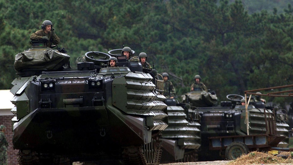 アメリカ海兵隊 水陸両用装甲車aav 7を紹介 レスポンス Response Jp アメリカ海兵隊 水陸両用装甲車aav 7を紹介 レスポンス Response Jp