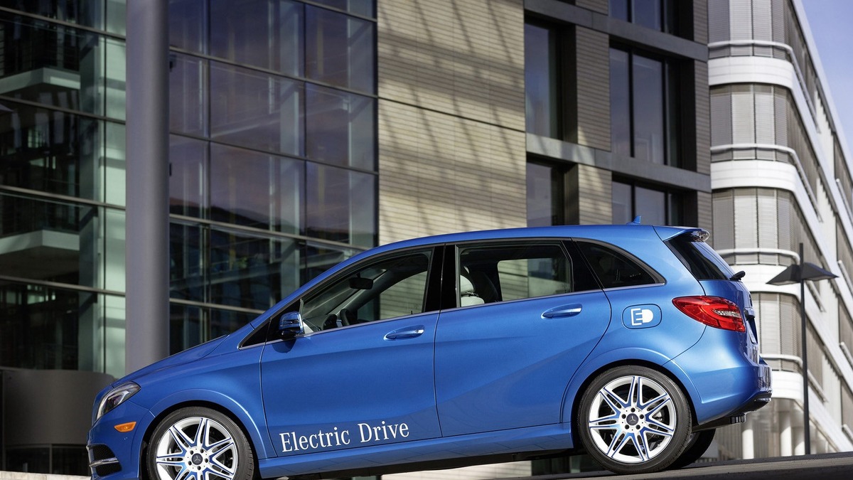ニューヨークモーターショー13 メルセデス Bクラス 新型に市販ev 14年初頭米国発売 レスポンス Response Jp ニューヨークモーターショー13 メルセデス Bクラス 新型に市販ev 14年初頭米国発売 レスポンス Response Jp
