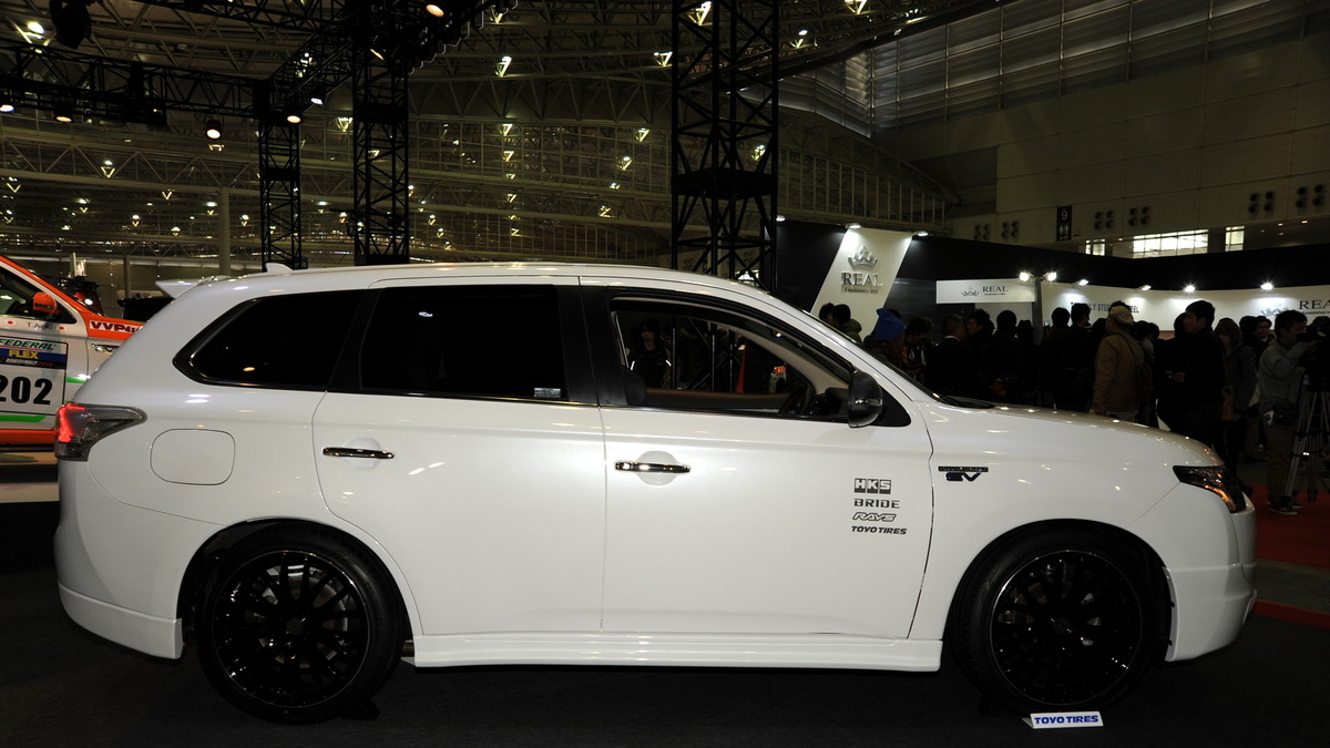 東京オートサロン14 三菱 アウトランダーphev シティクルーザー 街中で映えるローダウンスタイル 詳細画像 レスポンス Response Jp