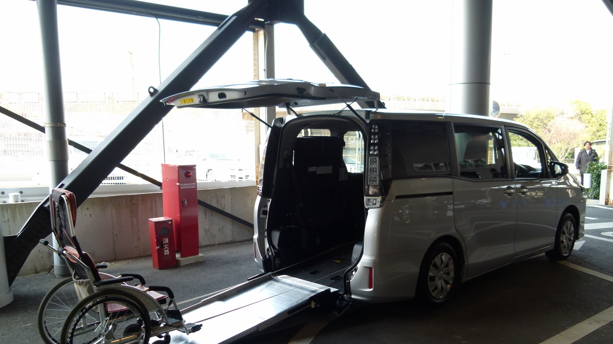 トヨタ ヴォクシーx 車いす仕様車 試乗 ノウハウ生きた手際のよい造り 島崎七生人 レスポンス Response Jp トヨタ ヴォクシーx 車いす仕様車 試乗 ノウハウ生きた手際のよい造り 島崎七生人 レスポンス Response Jp