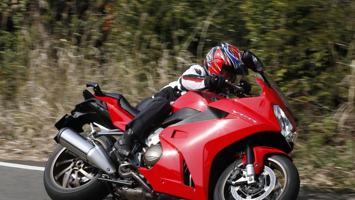 ホンダ Vfr800f 試乗 復活のオールラウンダー 和歌山利宏 レスポンス Response Jp