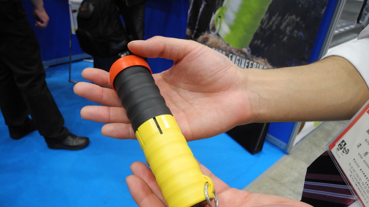 Riscon14 花火会社がつくった発煙筒 海での遭難に威力を発揮 レスポンス Response Jp Riscon14 花火会社がつくった発煙筒 海での遭難に威力を発揮 レスポンス Response Jp
