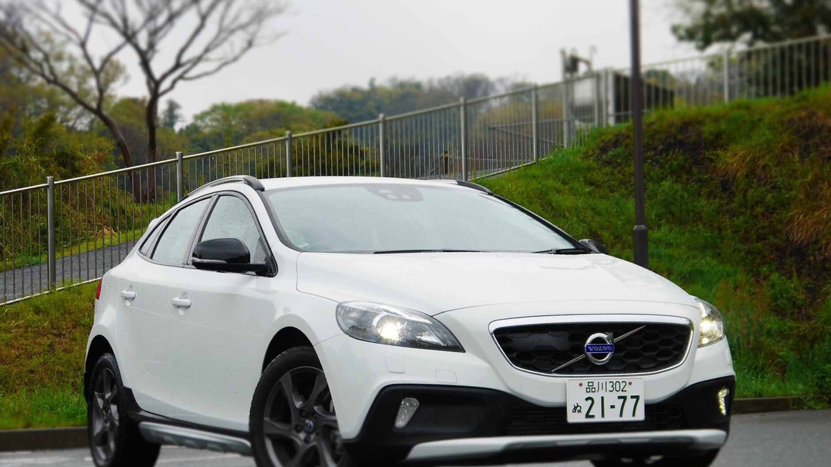 ボルボ V40クロスカントリー 試乗 姿かたちはそのまま だからこそ乗って初めて分かる良さ 中村孝仁 レスポンス Response Jp ボルボ V40クロスカントリー 試乗 姿かたちはそのまま だからこそ乗って初めて分かる良さ 中村孝仁 レスポンス Response Jp