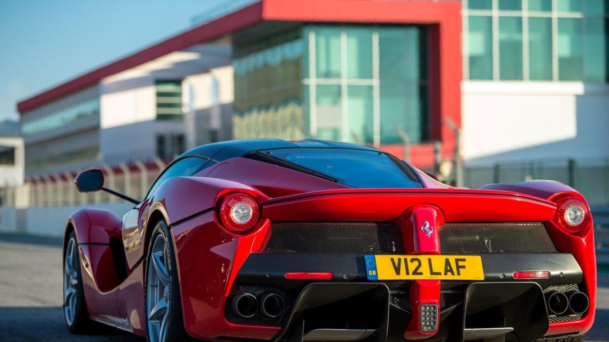 フェラーリ ナンバープレートを競売に V12 Laf の意味 レスポンス Response Jp