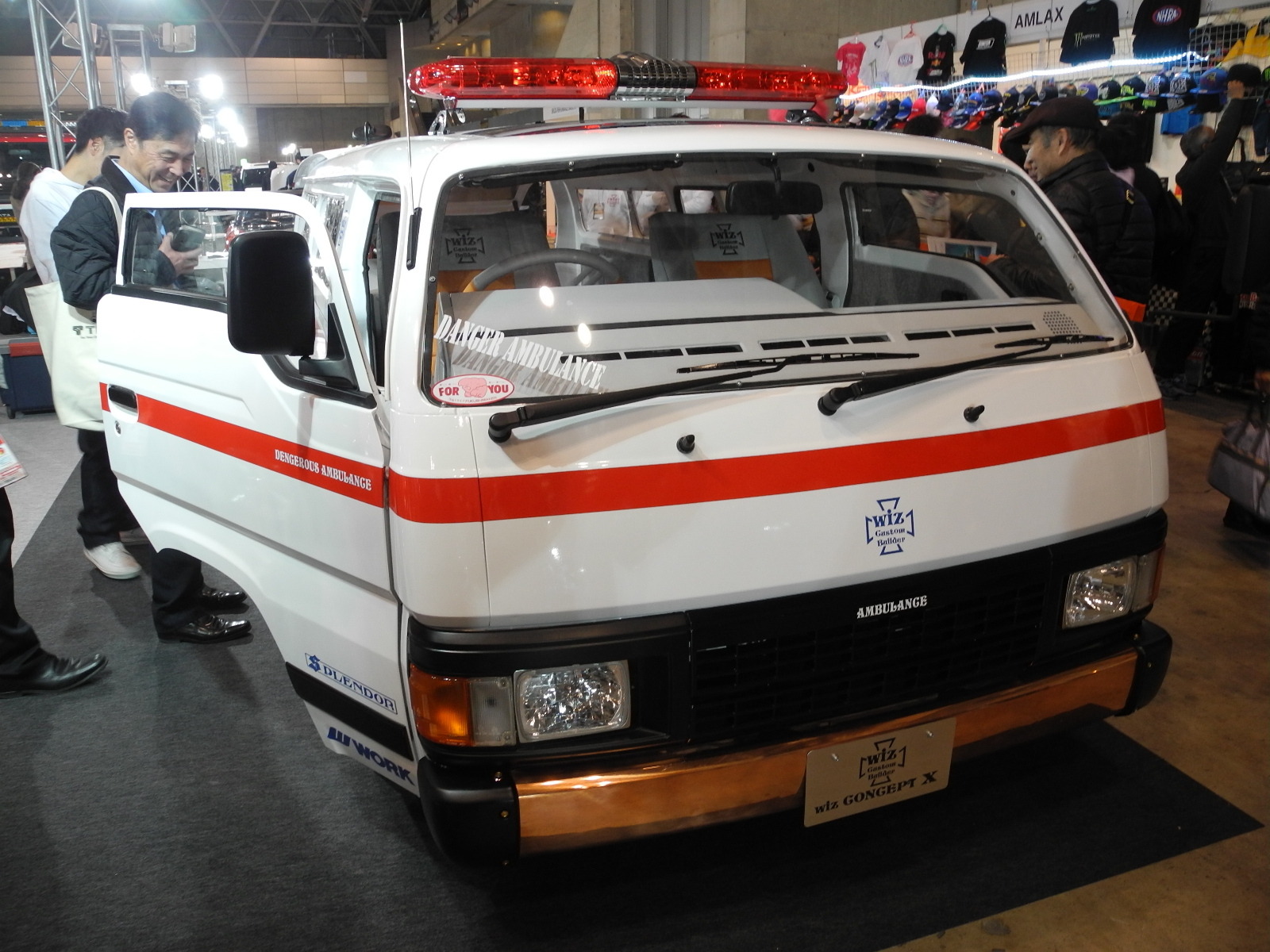 東京オートサロン16】WiZの救急車、 キャラバン と シルビア を