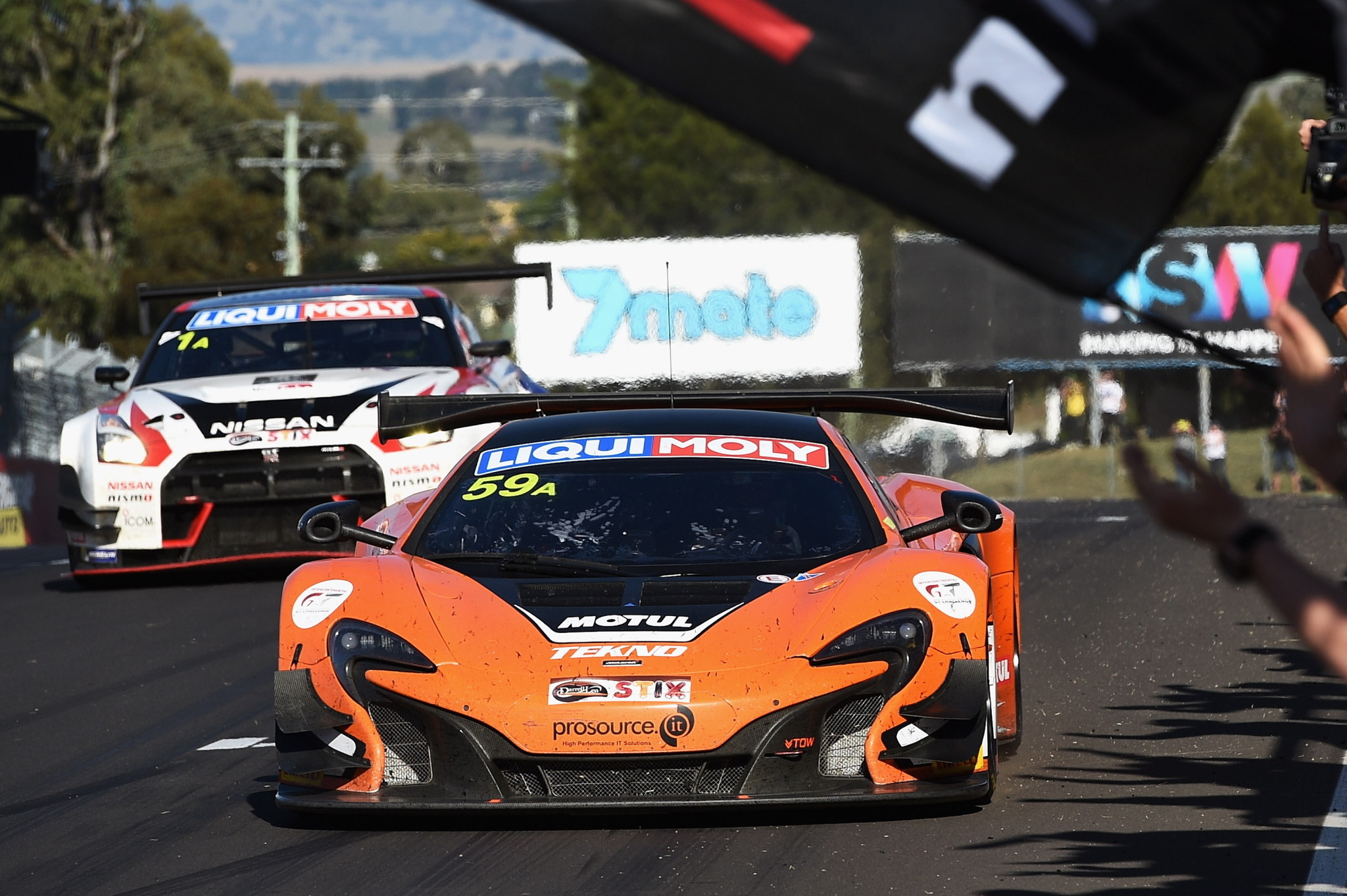 バサースト12時間 2016】59号車マクラーレンが優勝、千代組GT-R バサースト12時間 2016】59号車マクラーレンが優勝、千代組GT-R