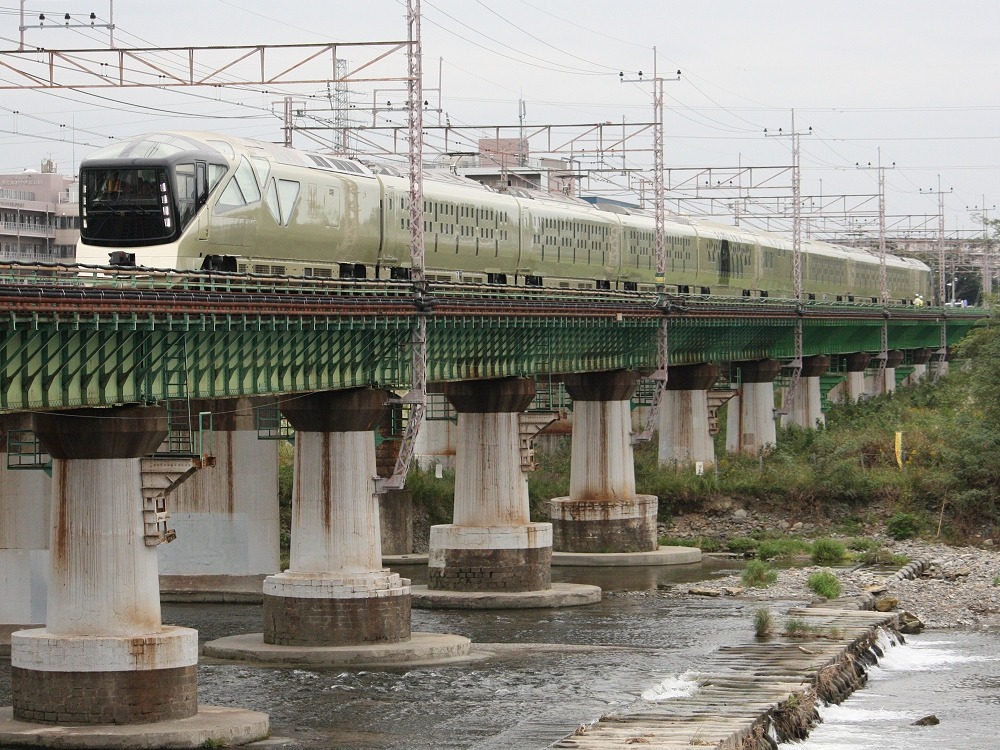 JR東日本『四季島』、10両フル編成の試運転始まる | レスポンス