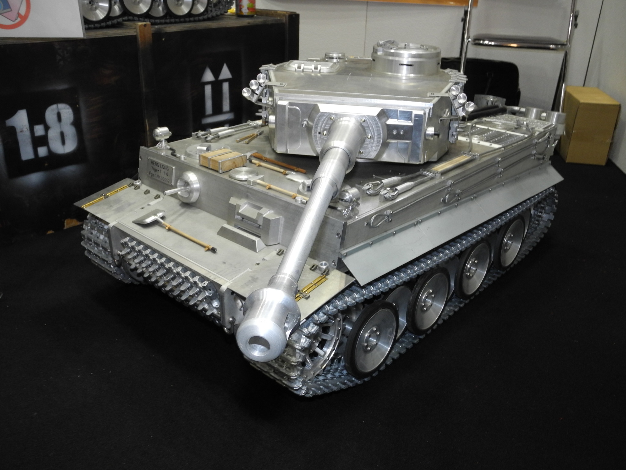 ギフトショー17 1 6スケールのラジコン戦車が登場 オールメタルで重量150kg ヘンロンジャパン レスポンス Response Jp