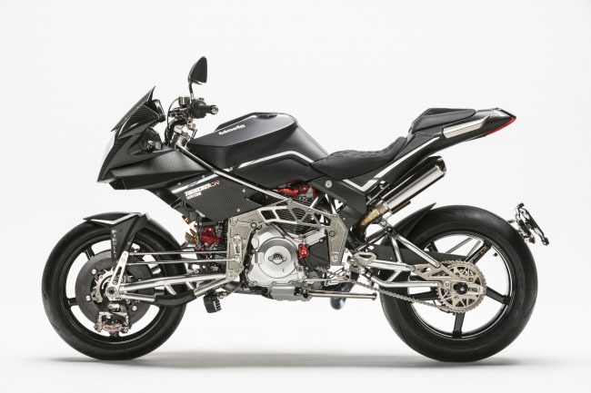 ライダースクラブ×モトコルセ、900万円超のスペシャルビモータ ライダースクラブ×モトコルセ、900万円超のスペシャルビモータ